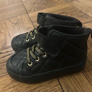 H&M Girls Boots - size 9, Quilted with gold laces excellent condition